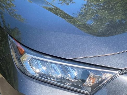 Used 2021 Toyota RAV4 XLE w/ Convenience Package FWD image 4