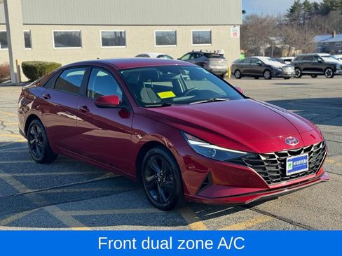 Used 2023 Hyundai Elantra SEL w/ Preferred Accessory Package FWD image 8
