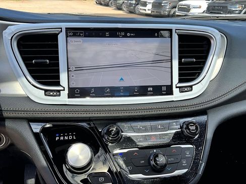 New 2026 Chrysler Pacifica Pinnacle image 18