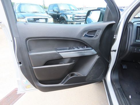 Used 2020 Chevrolet Colorado LT image 24