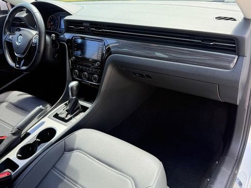 Used 2020 Volkswagen Passat 2.0T R-Line image 18