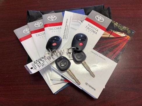 Used 2011 Toyota Tacoma PreRunner w/ SR5 Pkg #2 w/JBL Audio image 5