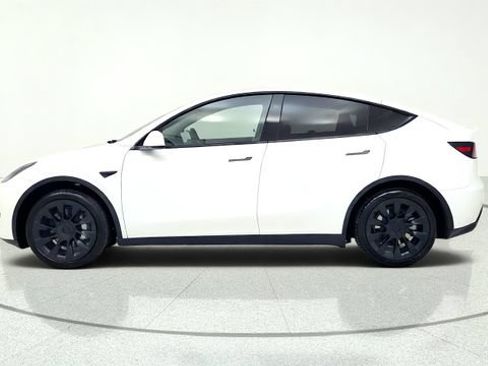 Used 2024 Tesla Model Y 2WD image 5