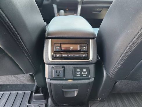 Used 2023 Subaru Ascent Touring AWD/4WD image 24