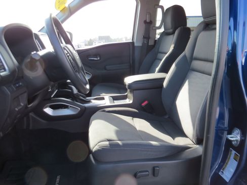 Used 2023 Nissan Frontier SV AWD/4WD image 12