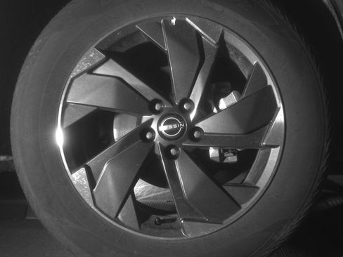 Used 2025 Nissan Rogue SV AWD/4WD image 16