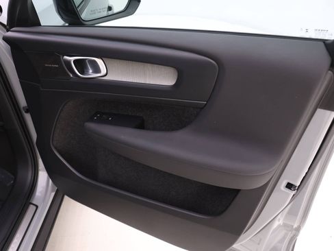 Certified 2024 Volvo XC40 B5 Plus w/ Protection Package Premier image 22