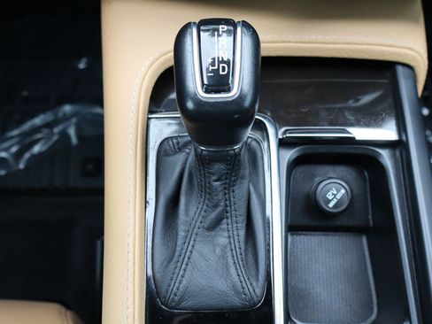 Used 2018 Volvo XC90 T6 Momentum w/ Convenience Package image 42