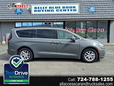 Used 2022 Chrysler Pacifica Touring-L FWD image 1