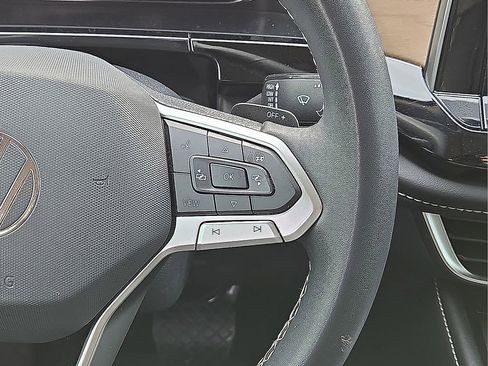 Used 2024 Volkswagen Atlas SE image 20