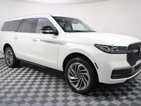 New 2026 Lincoln Navigator L Reserve AWD/4WD image 8