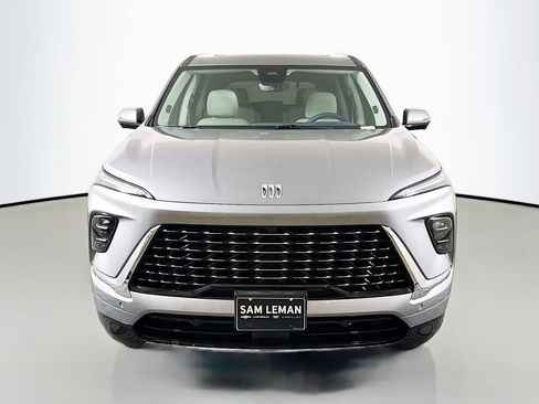 Used 2025 Buick Enclave Avenir w/ Super Cruise Package image 2