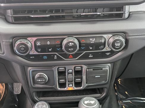 Certified 2025 Jeep Wrangler Sahara image 21