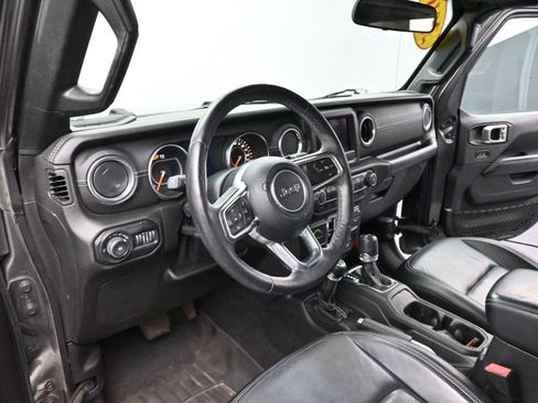Used 2018 Jeep Wrangler Unlimited Sahara w/ Cold Weather Group AWD/4WD image 15