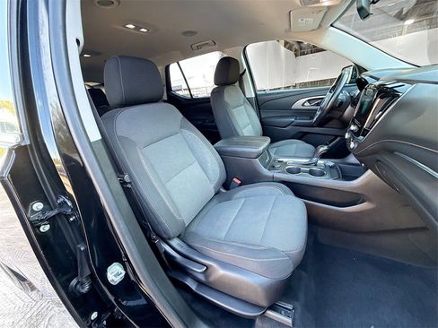 Used 2018 Chevrolet Traverse LT image 33