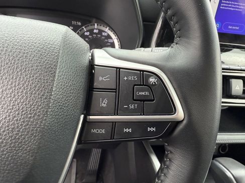 Used 2023 Toyota Highlander LE image 19