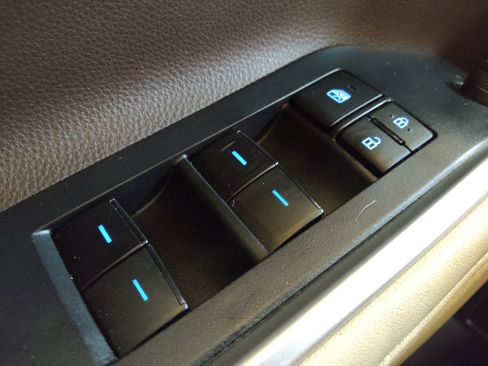 Used 2022 Toyota Highlander XLE FWD image 27
