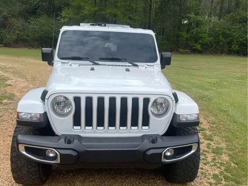 Used 2018 Jeep Wrangler Unlimited Sahara image 1