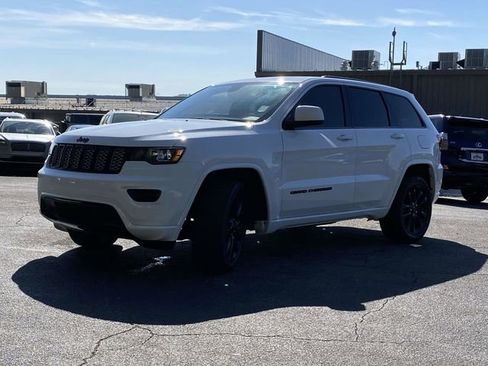 Used 2020 Jeep Grand Cherokee Altitude image 8