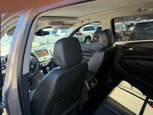 Used 2018 Chevrolet Equinox Premier image 30