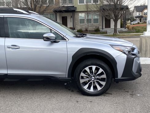 Used 2025 Subaru Outback Touring image 8