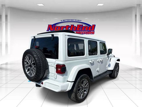 Used 2024 Jeep Wrangler High Altitude AWD/4WD image 3