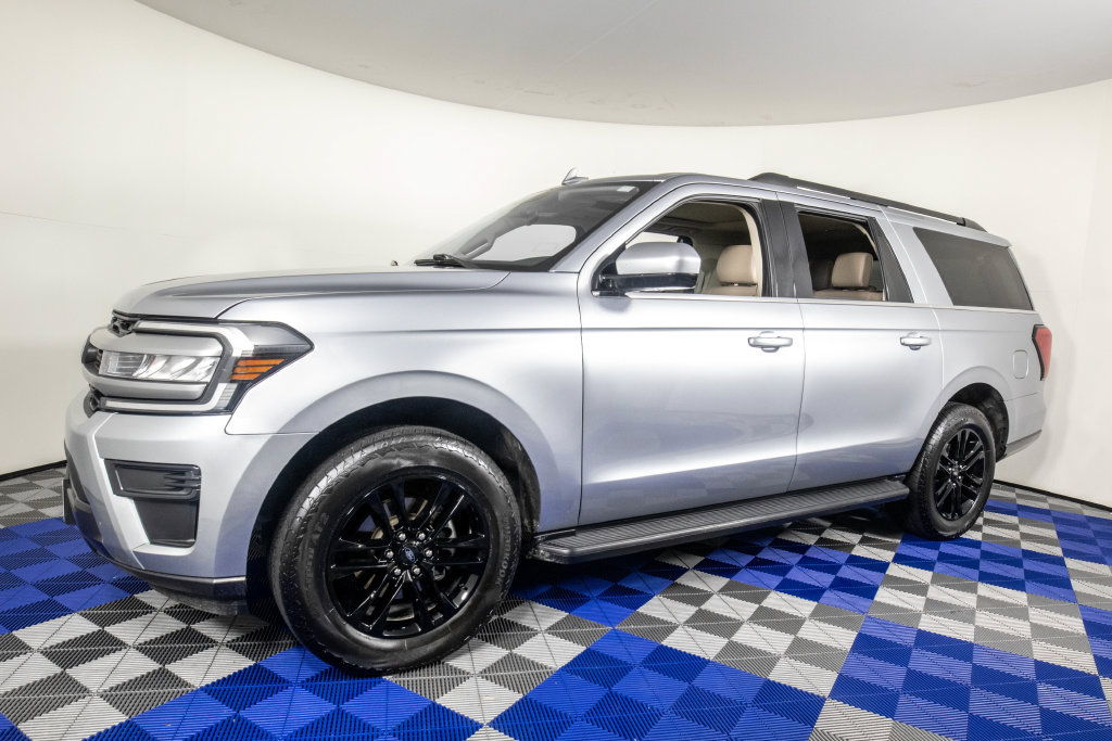Used 2024 Ford Expedition Max XLT RWD image 2