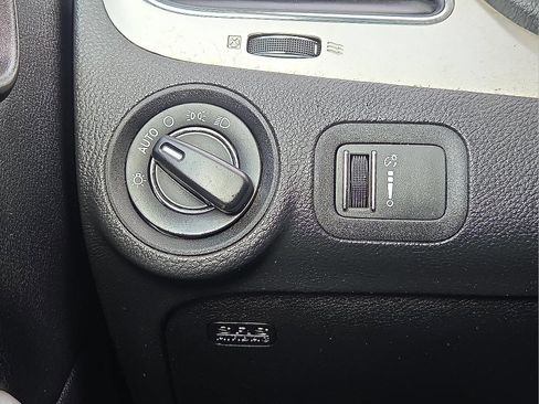 Used 2020 Dodge Journey SE FWD image 22