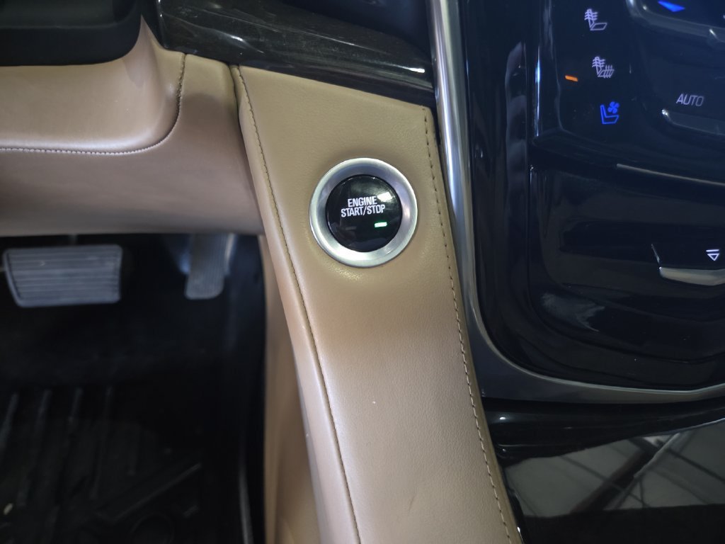 Used 2020 Cadillac Escalade Platinum AWD/4WD image 21