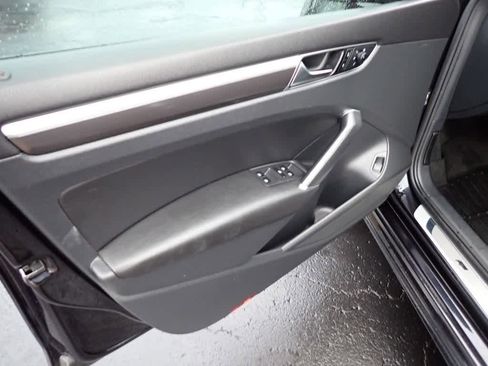 Used 2018 Volkswagen Passat 2.0T R-Line w/ R-Line Lighting Package image 16