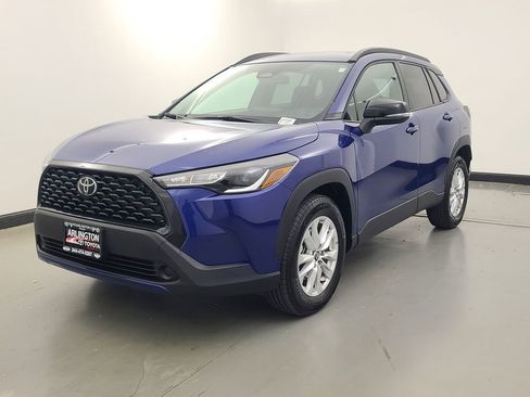 Used 2025 Toyota Corolla Cross LE image 8