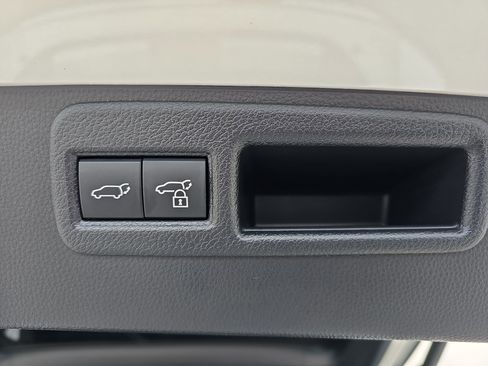 Used 2021 Toyota Venza XLE w/ Softex Package image 13