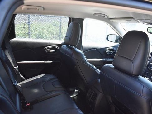 Used 2022 Jeep Cherokee Trailhawk image 24