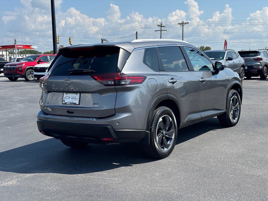 Used 2024 Nissan Rogue SV w/ SV Premium Package FWD image 3