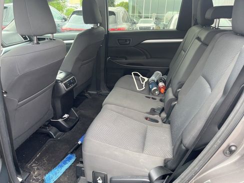 Used 2016 Toyota Highlander LE AWD/4WD image 6
