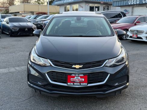 Used 2018 Chevrolet Cruze LT w/ Sun And Sound Package FWD image 2