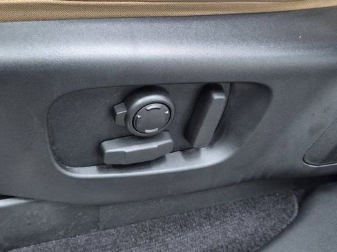 Used 2024 Land Rover Discovery Dynamic SE image 24