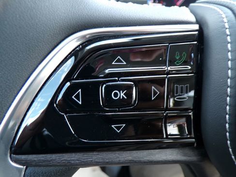 Used 2023 Jeep Grand Cherokee Overland AWD/4WD image 33