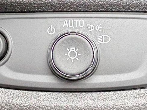 Used 2025 Chevrolet Trax RS w/ Driver Confidence Package image 18