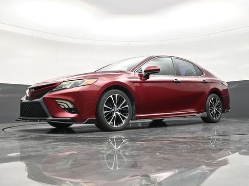 Used 2018 Toyota Camry SE FWD image 20