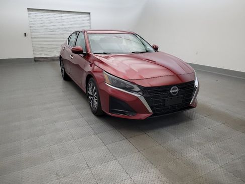 Used 2023 Nissan Altima 2.5 SV FWD image 13