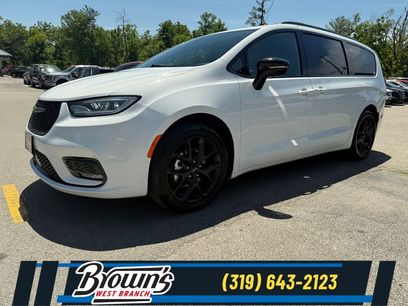 Used 2025 Chrysler Pacifica Limited