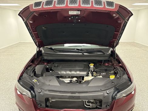 Used 2019 Jeep Cherokee Latitude Plus w/ Cold Weather Group image 16