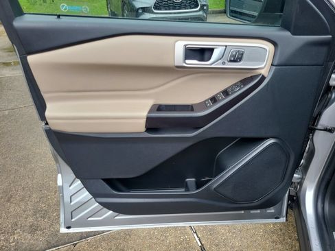 Used 2020 Ford Explorer Limited RWD image 12