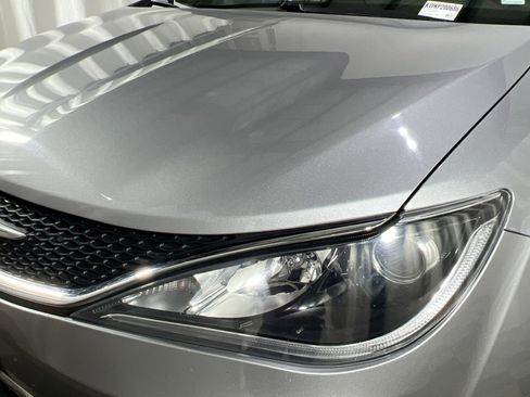 Used 2020 Chrysler Pacifica Limited image 13