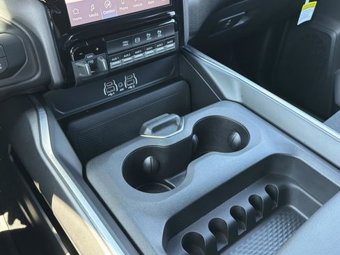 New 2025 RAM 2500 Big Horn AWD/4WD image 20