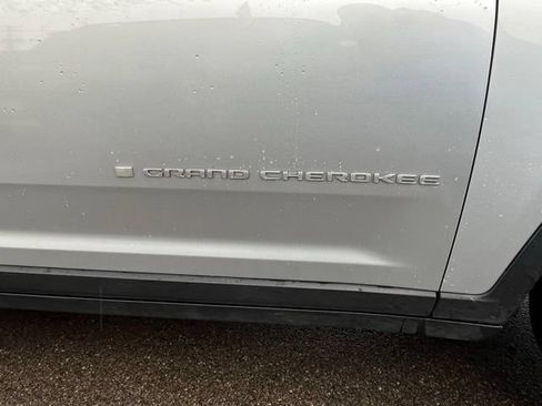 Used 2024 Jeep Grand Cherokee Limited AWD/4WD image 32