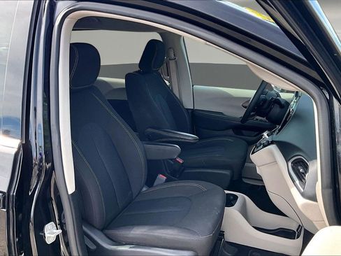 Used 2024 Chrysler Voyager LX FWD image 29