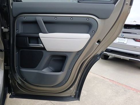 Used 2025 Land Rover Defender 130 X image 10