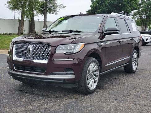 Certified 2024 Lincoln Navigator Reserve AWD/4WD image 2